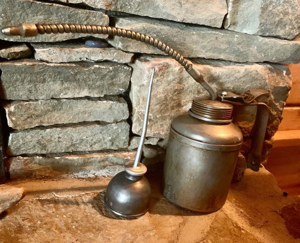 Vintage Oil can’s automotive